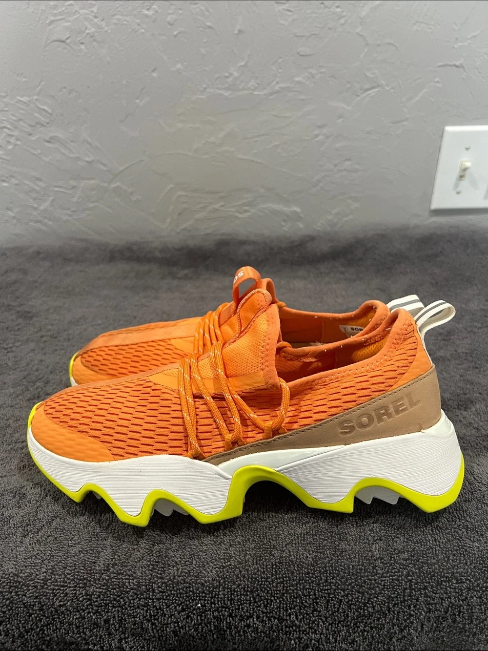 🔥🔥 SOREL Kinetic Impact II Lace Sneaker Orange Designer Shoes Women Sz 9 - EUC